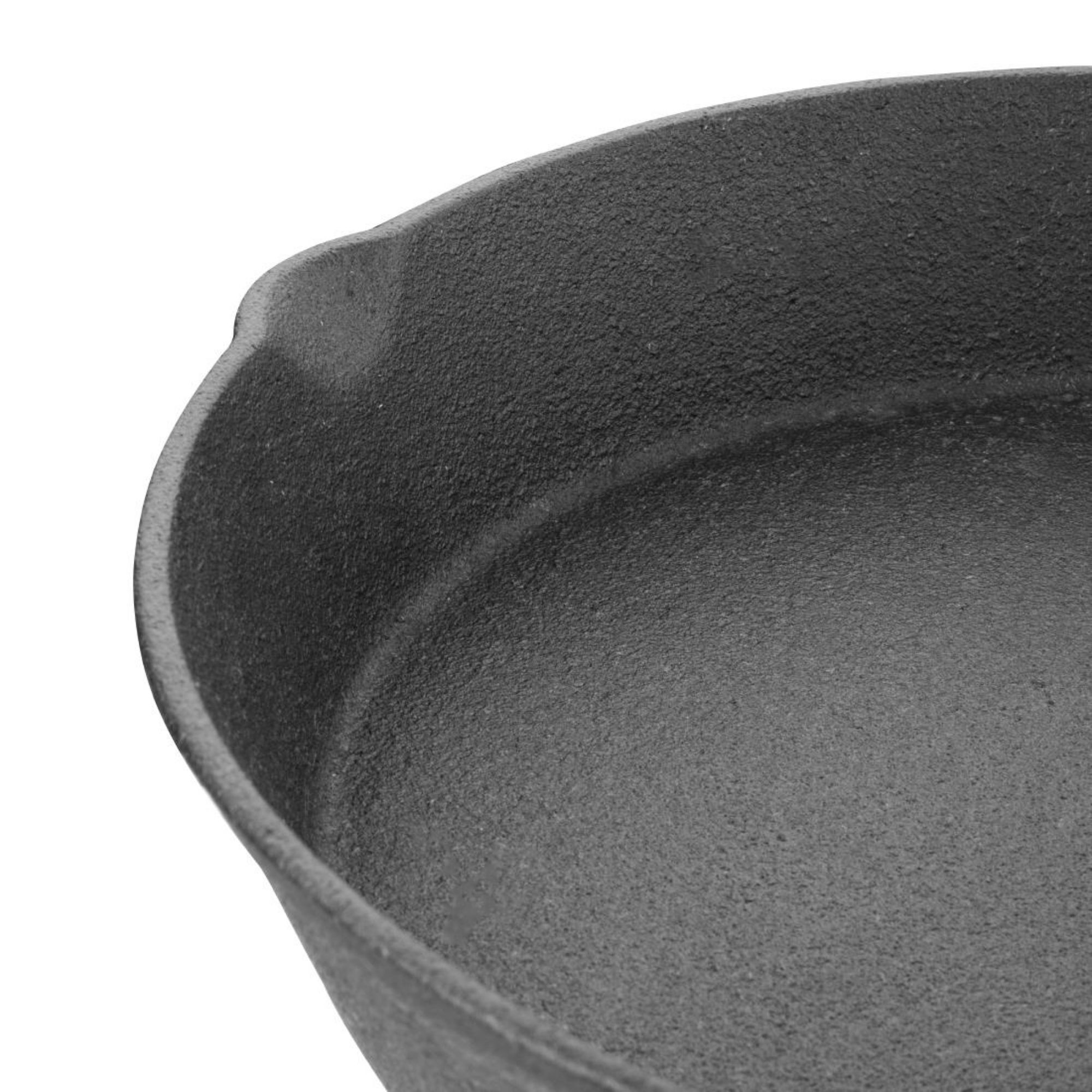 Picture of Vogue Round Cast Iron Skillet Pan 25cm
