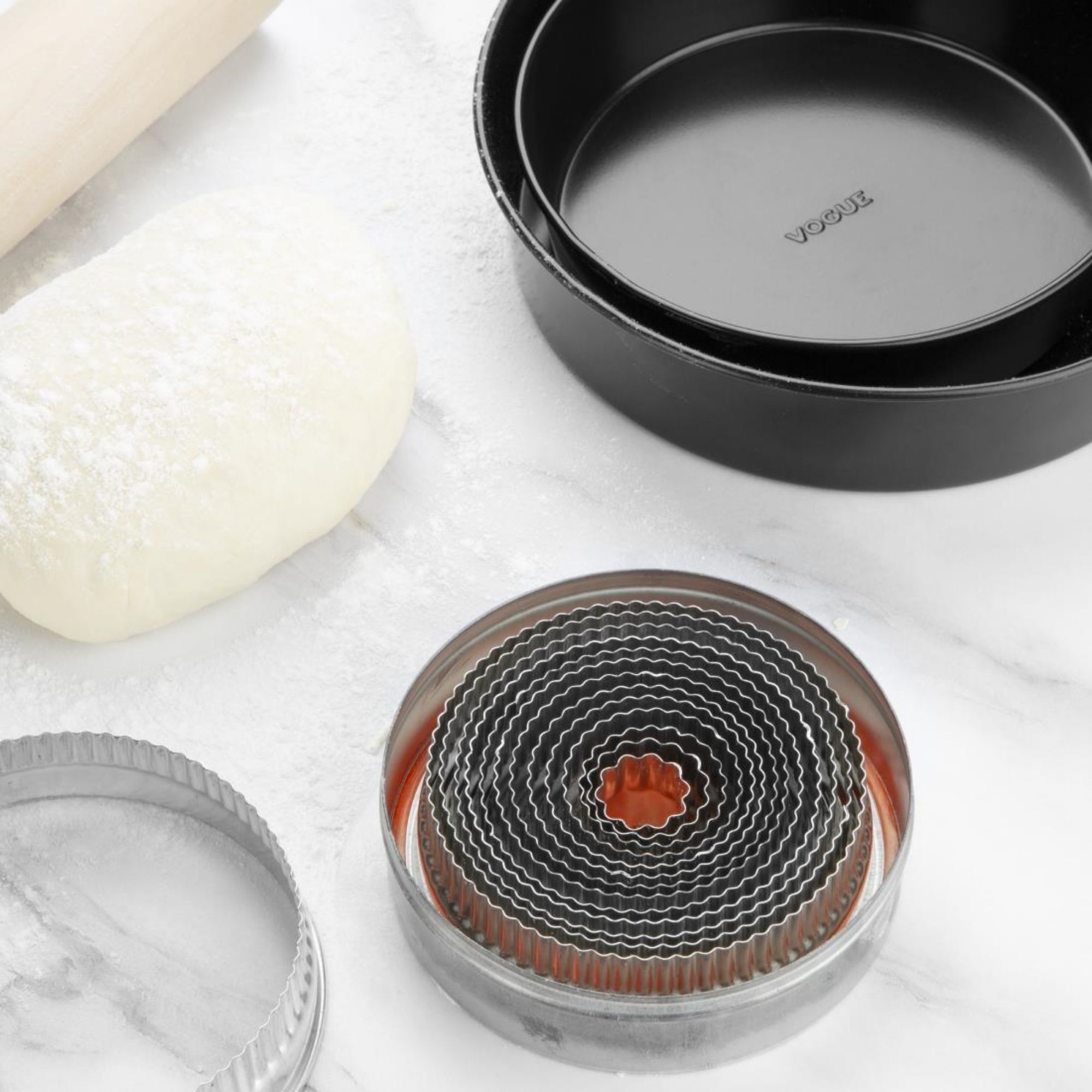 Picture of Vogue Round Fluted Pastry Cutter Set (Pack of 11)