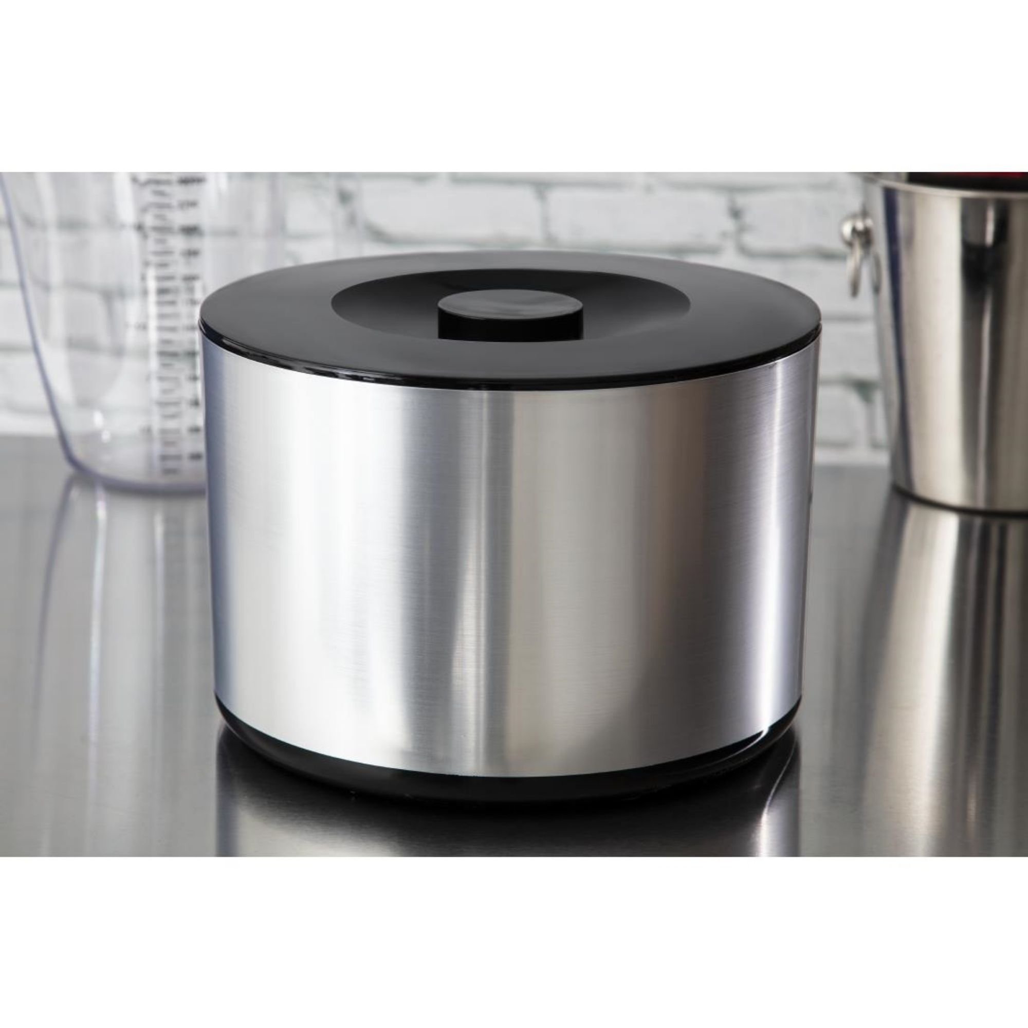 Picture of Beaumont Insulated Ice Bucket with Lid 10 Ltr