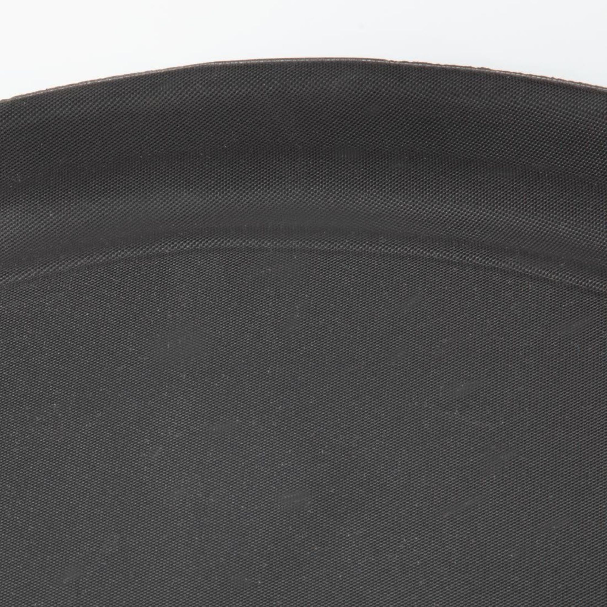 Picture of Olympia Kristallon Polypropylene Oval Non-Slip Tray Black 685mm