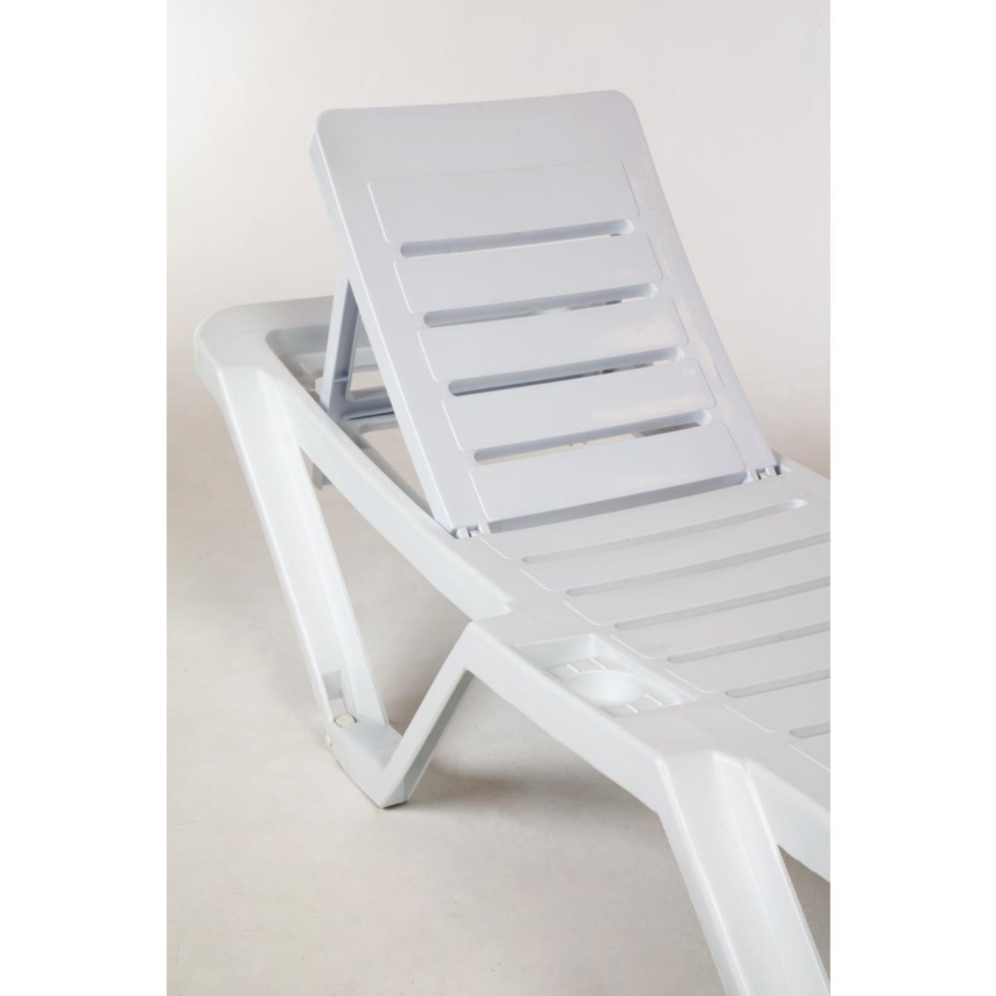 Picture of Polypropylene Sun Loungers White (Pack of 2)