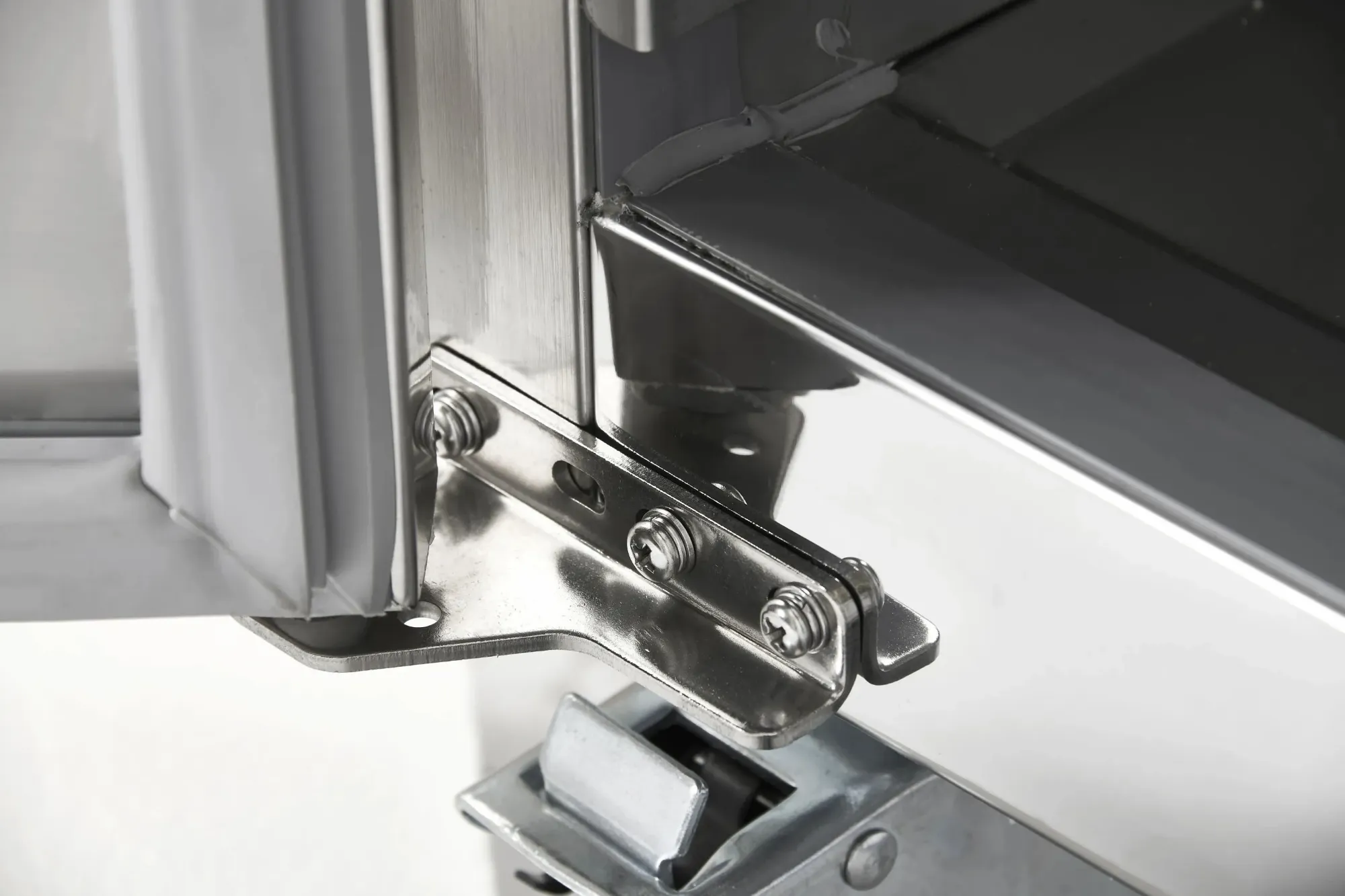 Picture of Sterling Pro Cobus SPCR300P 3 Door Refrigerated Counter, 417 Litres