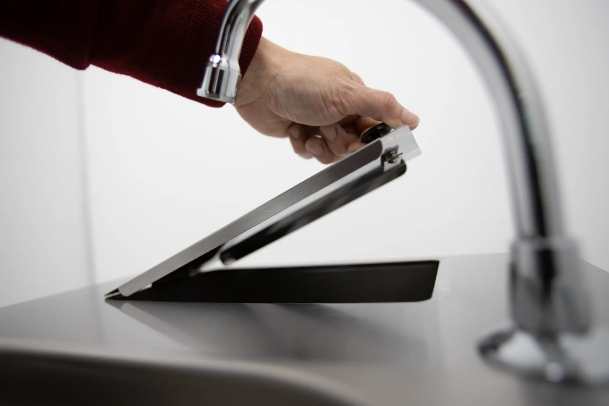 Picture of Parry MWBTD - Heated Mobile Wash Basin with Door