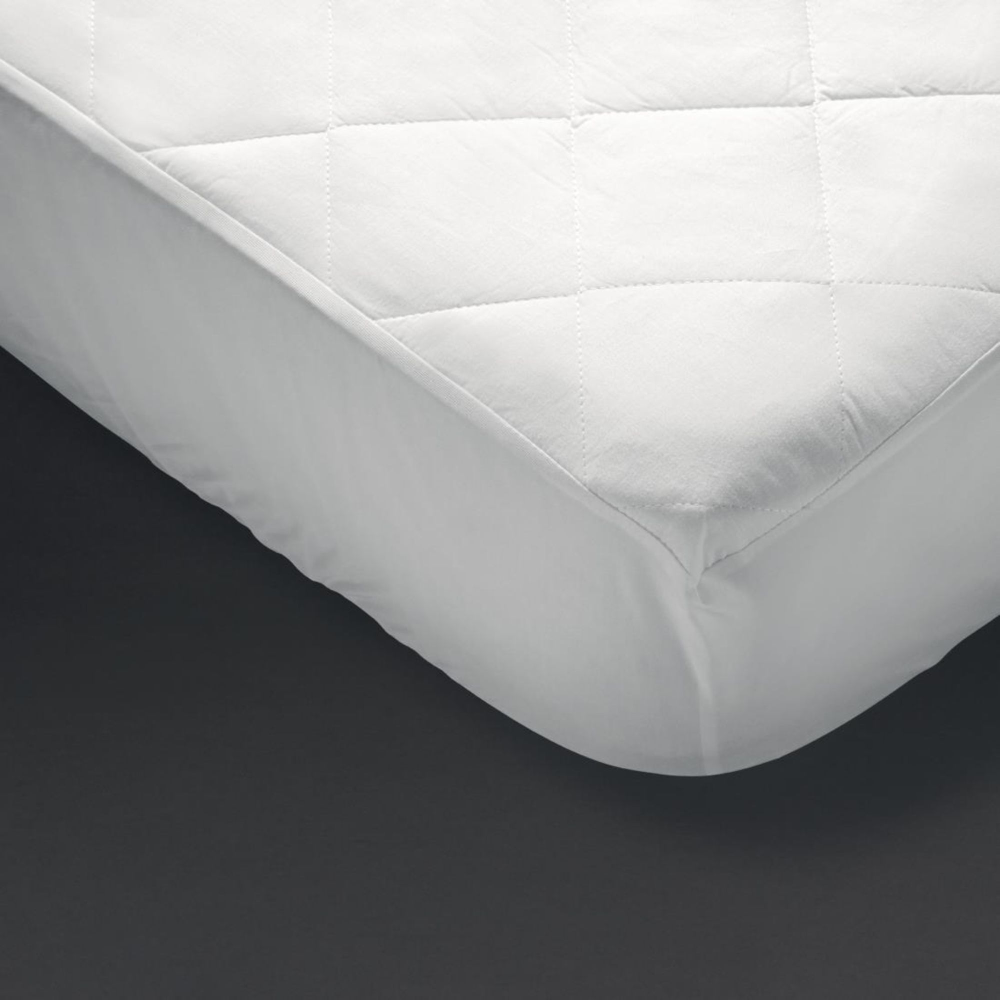 Picture of Mitre Comfort Aquasoft Mattress Protector Single - GT736