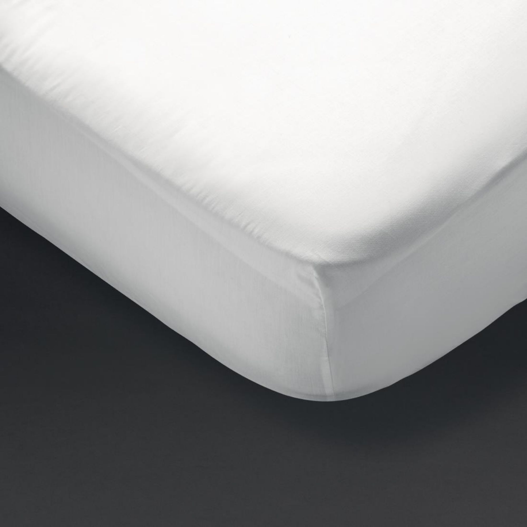 Picture of Mitre Essentials Spectrum Fitted Sheet White Super King - GT863