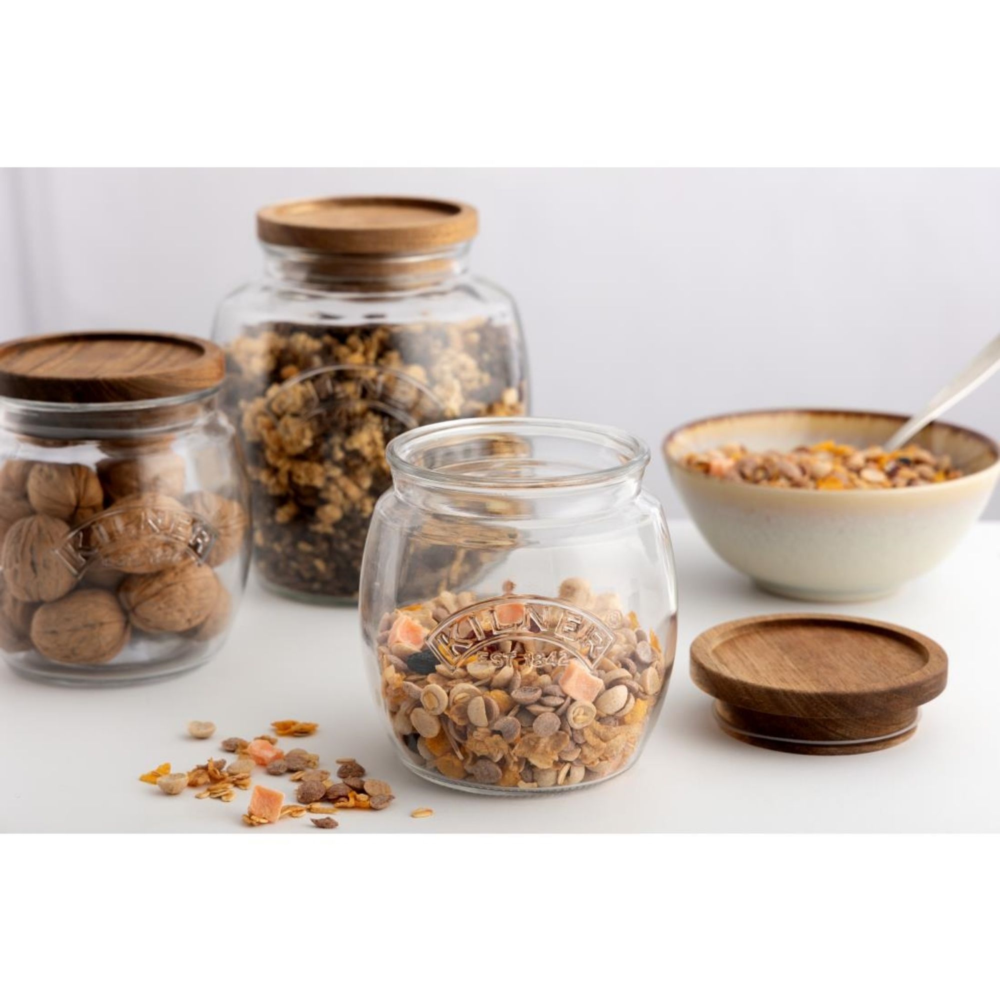 Picture of Kilner Universal Jar with Acacia Wooden Lid 850ml