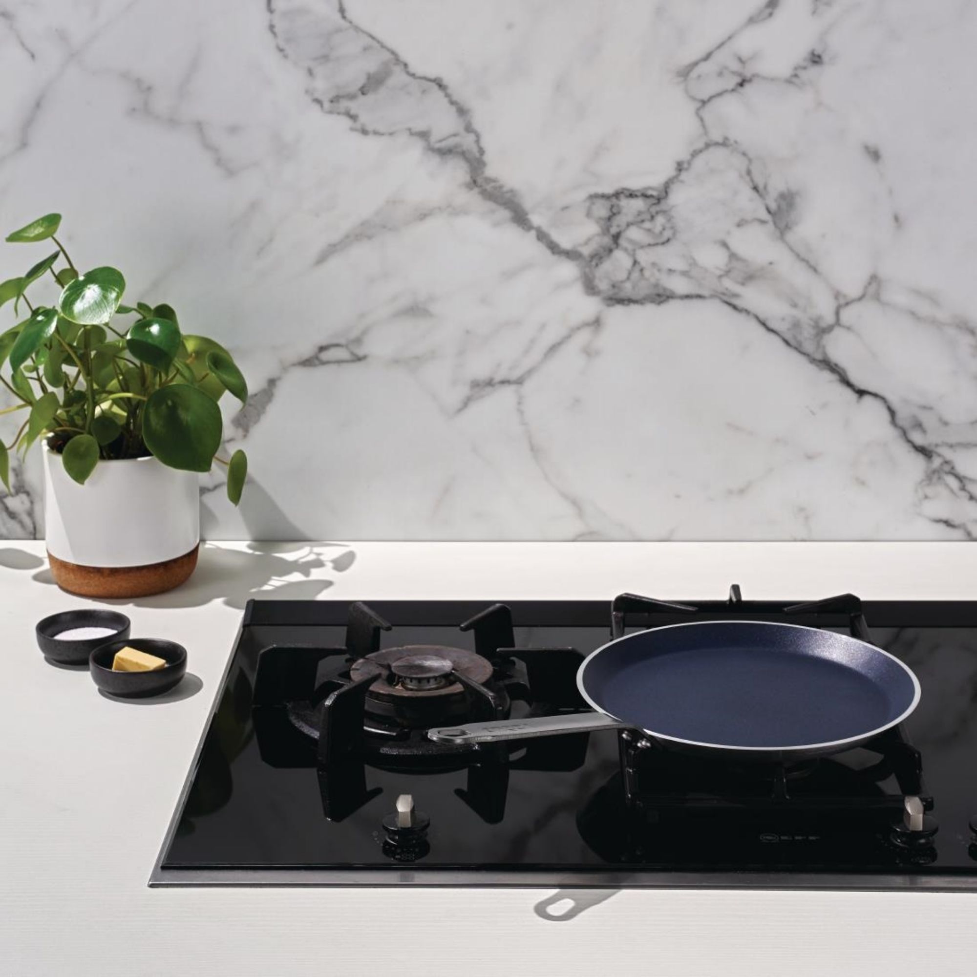 Picture of Vogue Aluminium Non-stick Teflon Platinum Plus Crepe Pan 26cm