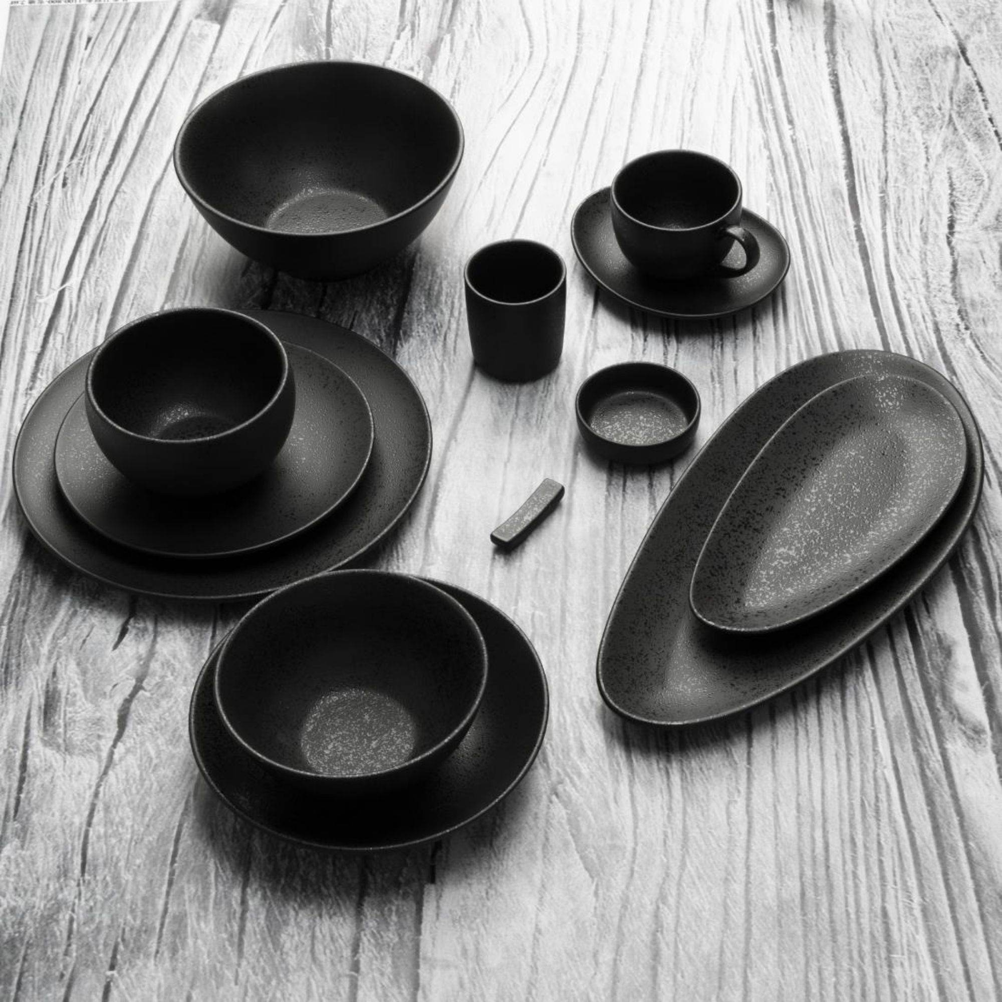 Picture of Olympia Fusion Round Black Coupe Plates 203mm (6 Pack)
