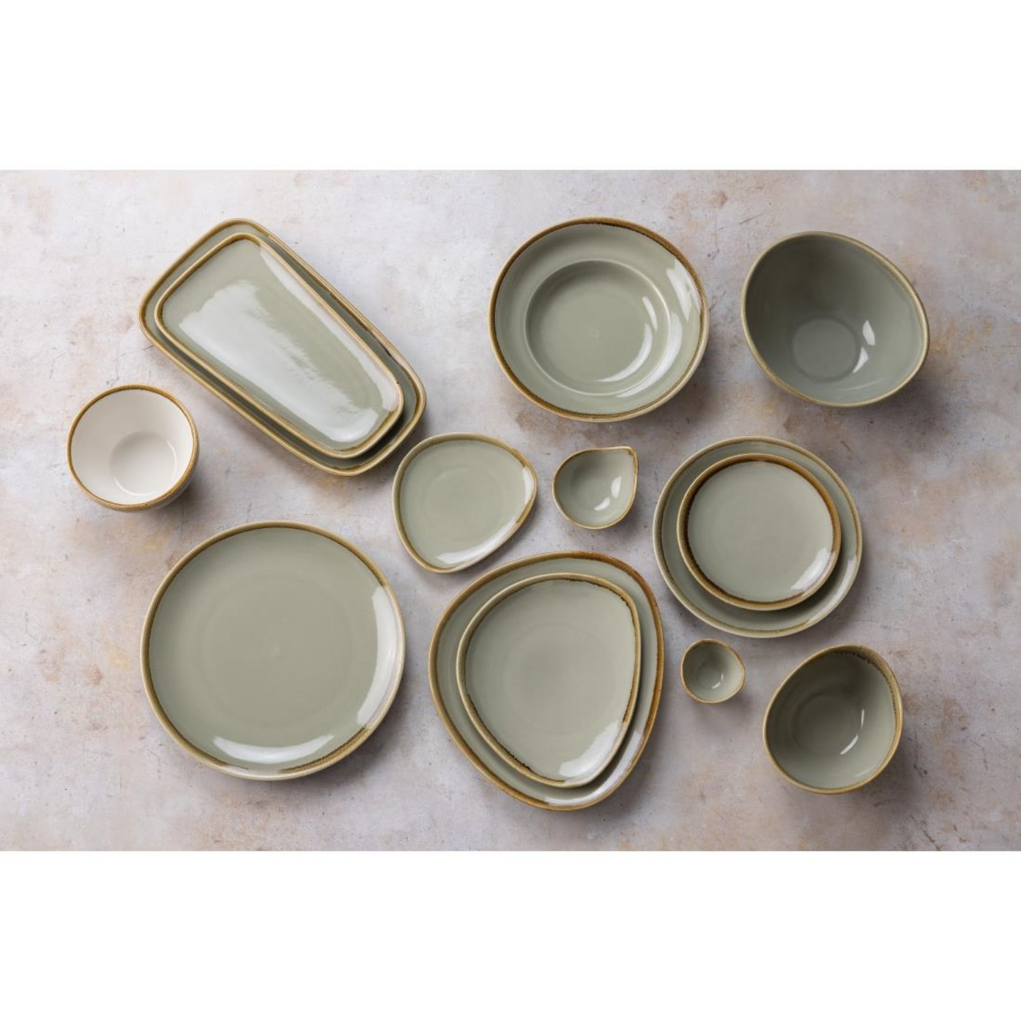 Picture of Olympia Kiln Platter Moss 335mm (Pack of 4)