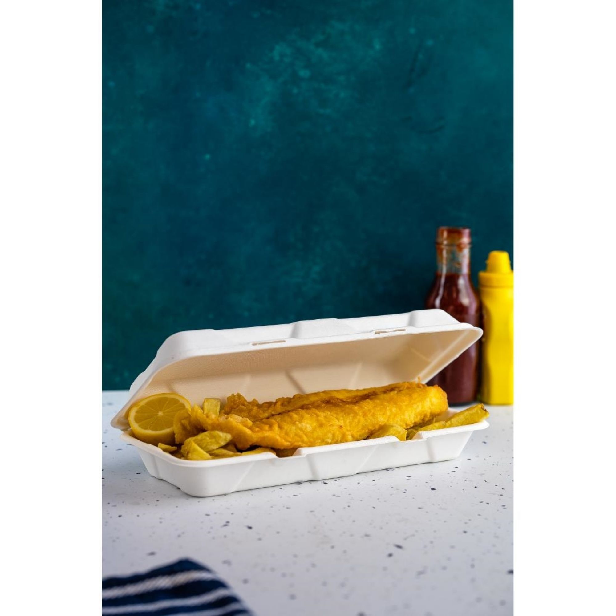 Picture of Vegware Nourish Moulded Fibre Clamshell Takeaway Boxes 12x6" (250 Pack)