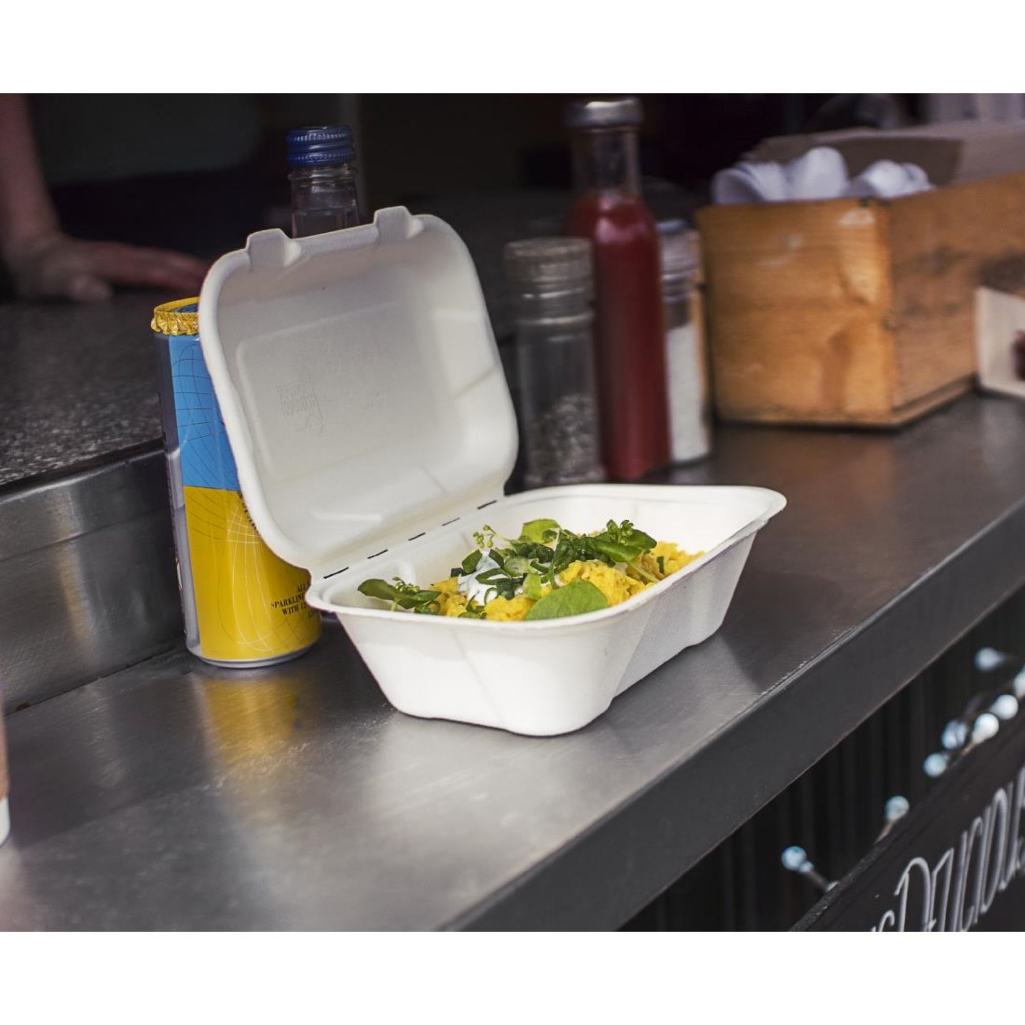 Picture of Vegware Nourish Moulded Fibre Clamshell Takeaway Boxes 7x5" (500 Pack)