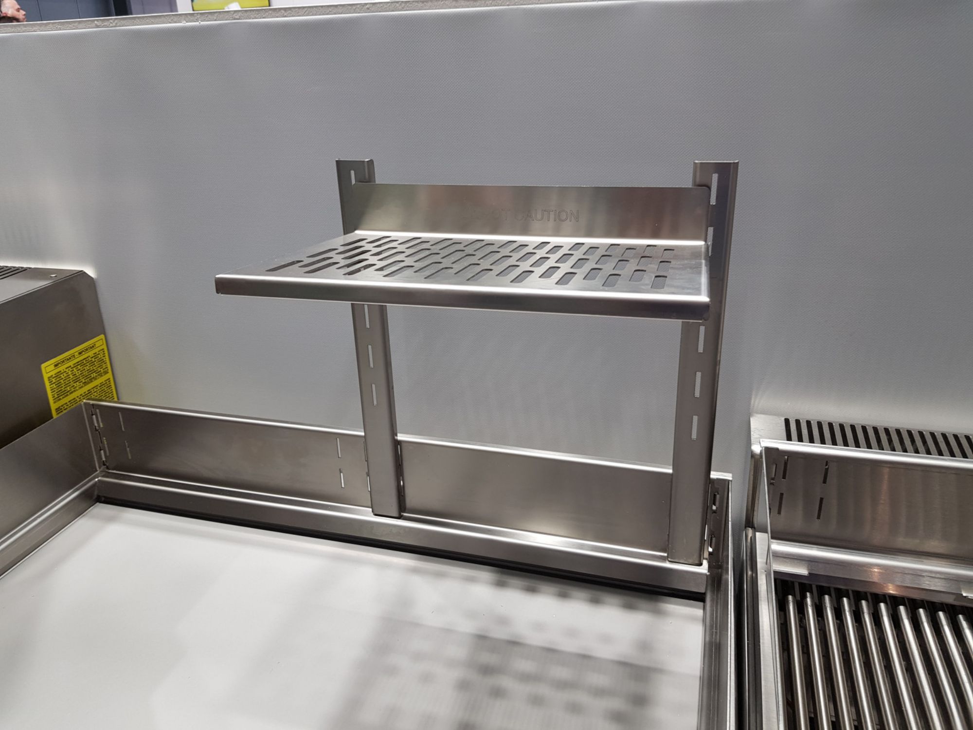 Picture of Arris Grillvapor GV819 gas radiant chargrill with Plumbed In water tray system