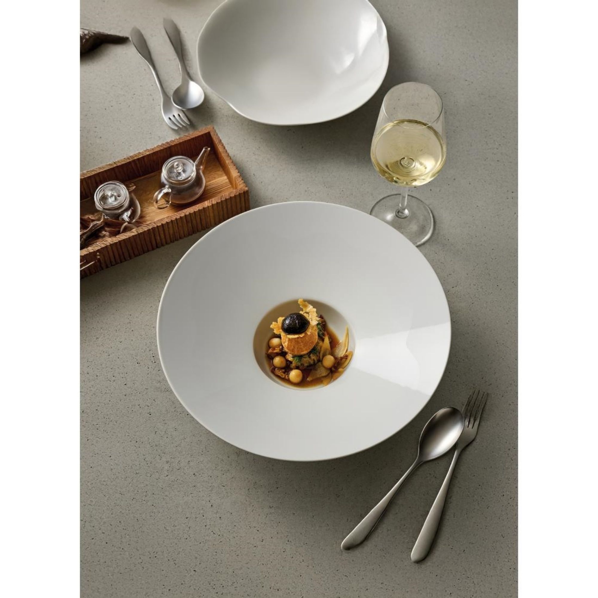 Picture of Schonwald Kumo Rimmed Bowls 310mm (6 Pack)