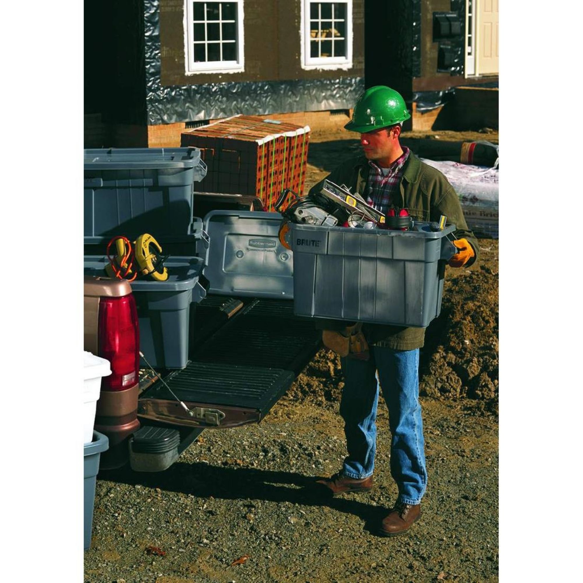 Picture of Rubbermaid BRUTE Tote Box Grey with Lid 53Ltr