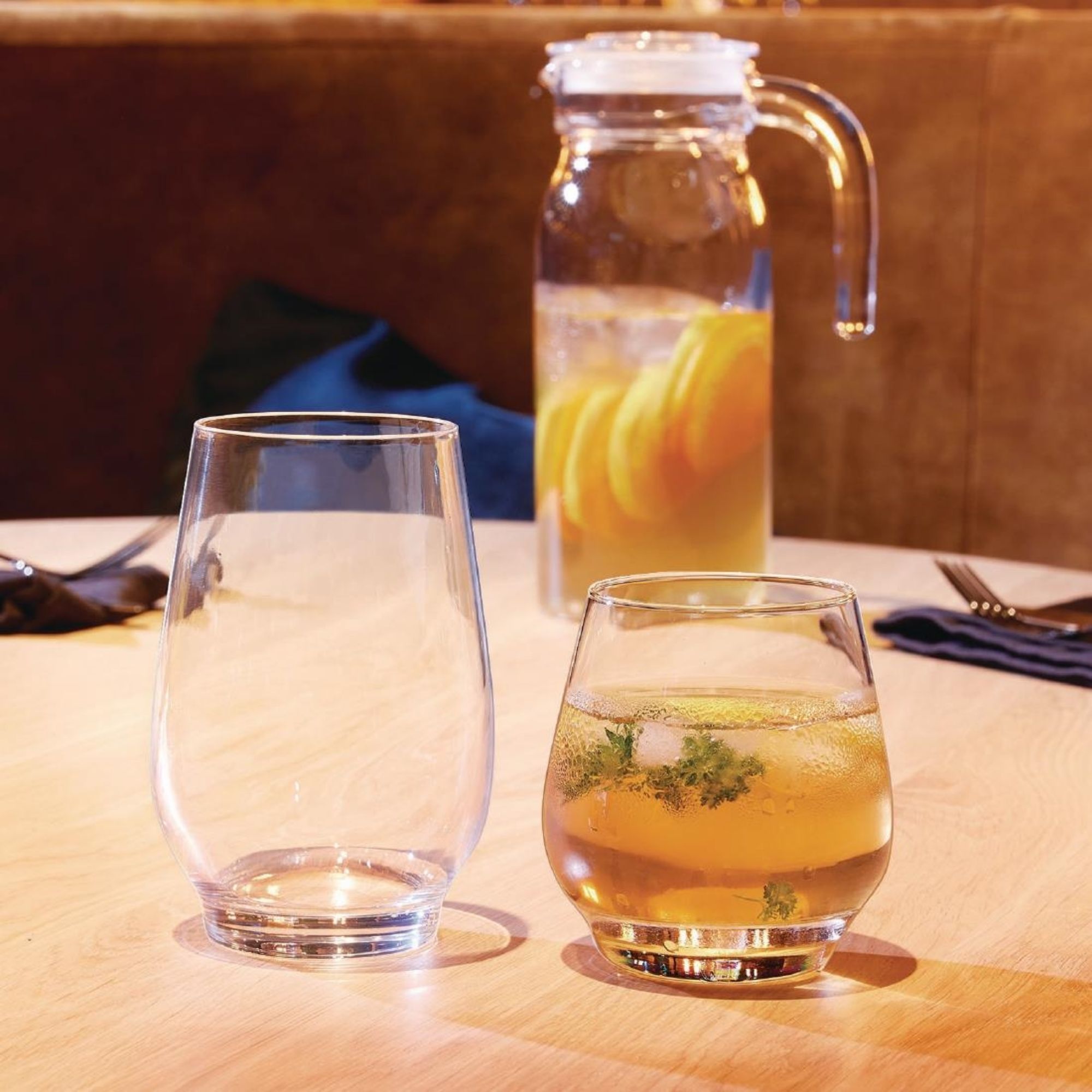 Picture of Arcoroc Spring Glass Jugs with Lid 1Ltr (6 Pack)