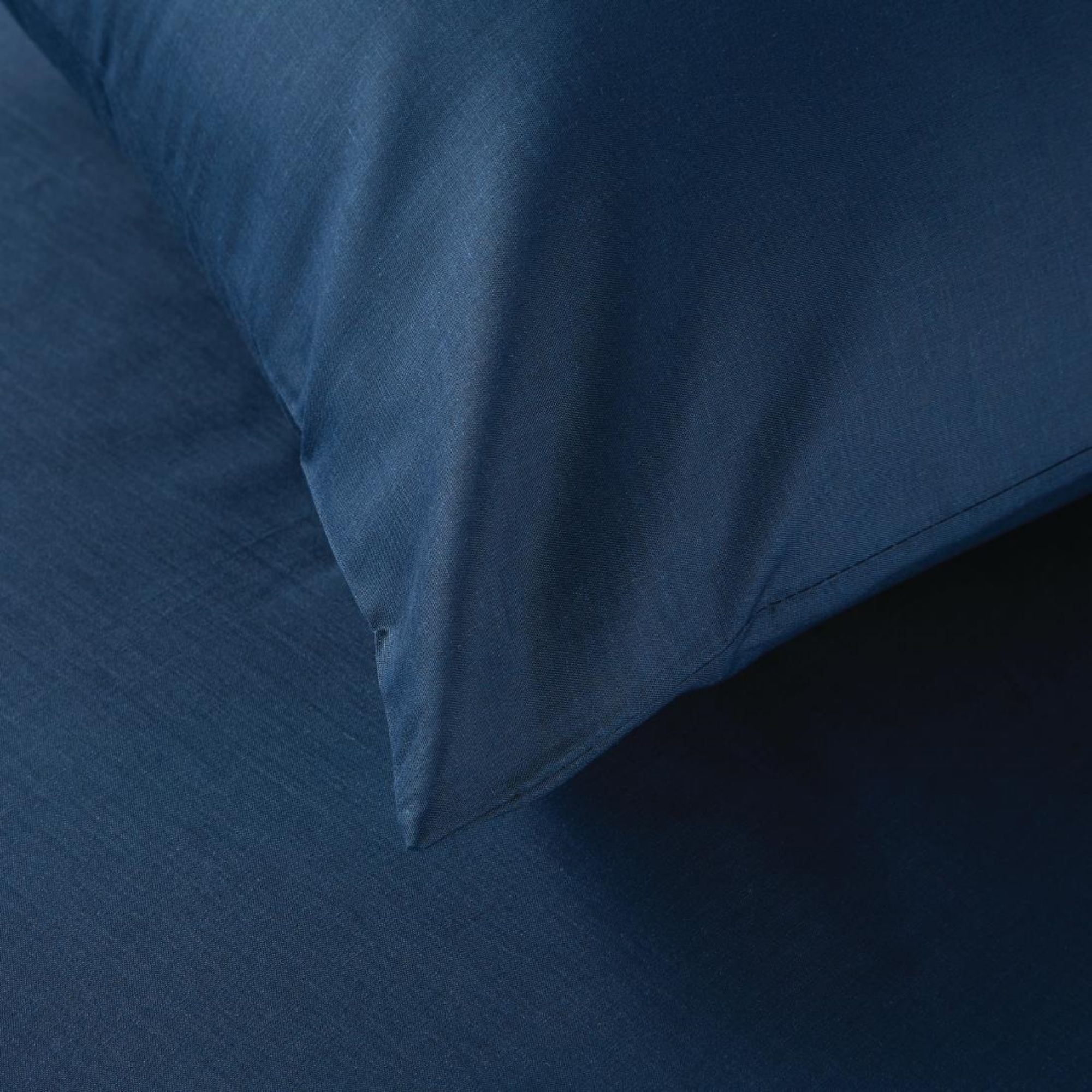 Picture of Mitre Essentials Spectrum Housewife Pillowcase Navy